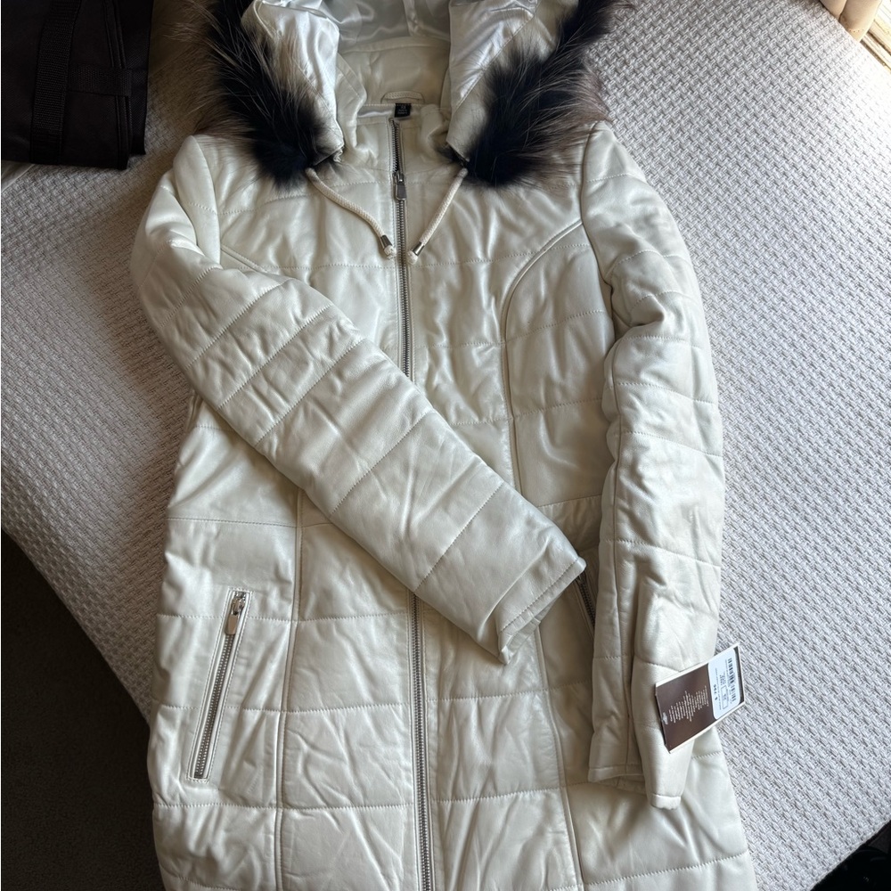 Elegant Cream Quilted Coat with Sheepskin Fur Trim